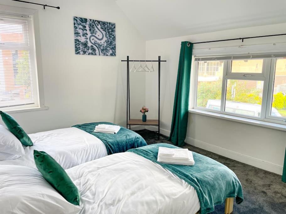 Апартаменты Perfect For Contractors & Families! 7 Beds Free Parking Бирмингем Экстерьер фото