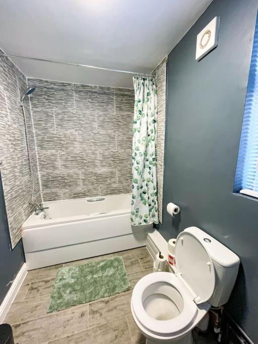 Апартаменты Perfect For Contractors & Families! 7 Beds Free Parking Бирмингем Экстерьер фото